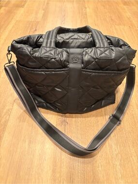 Oliver Thomas Wanderlust XL Quilted RFID-Blocking Black Crossbody Bag